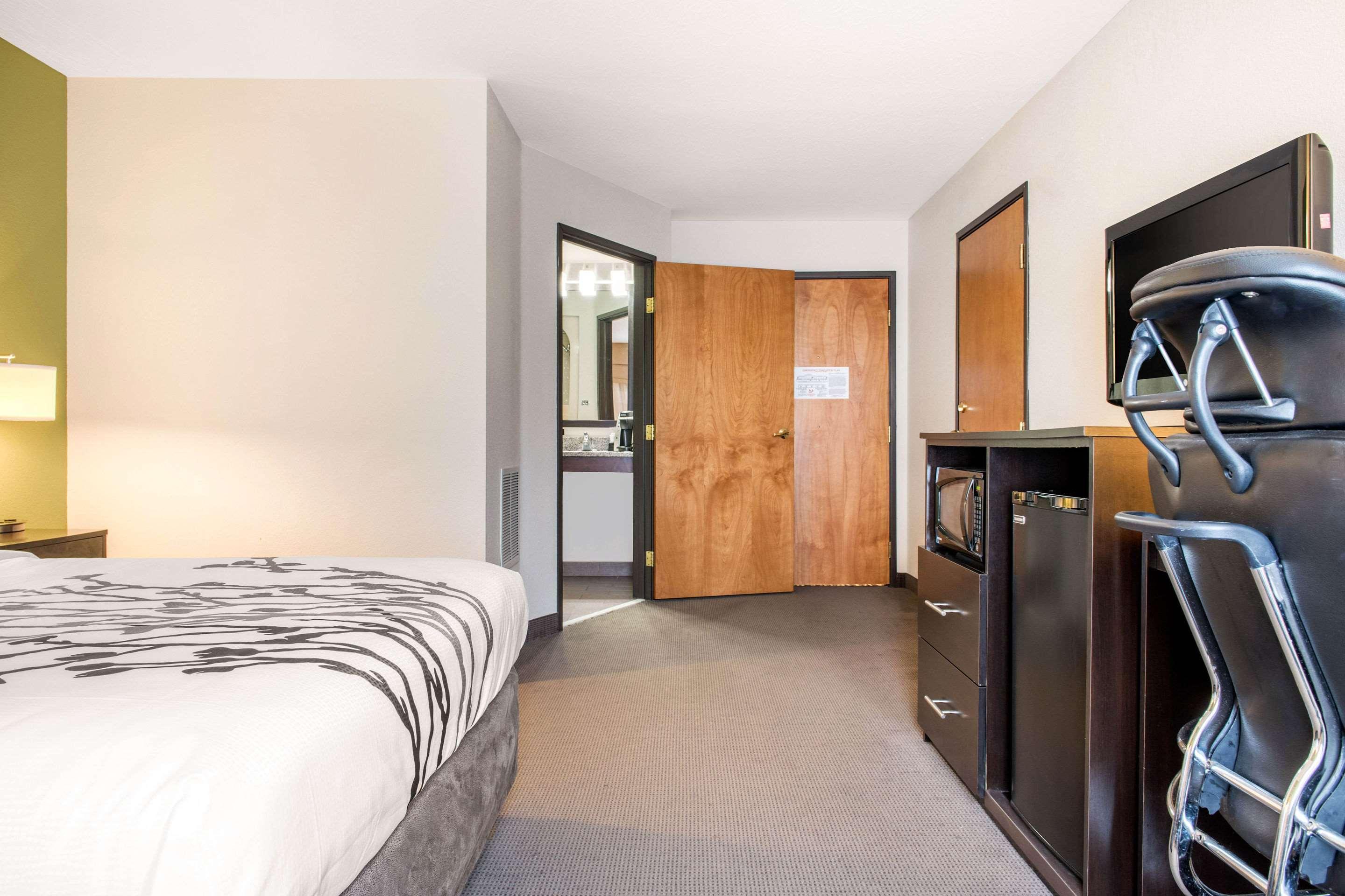 Sleep Inn & Suites Columbus Bagian luar foto