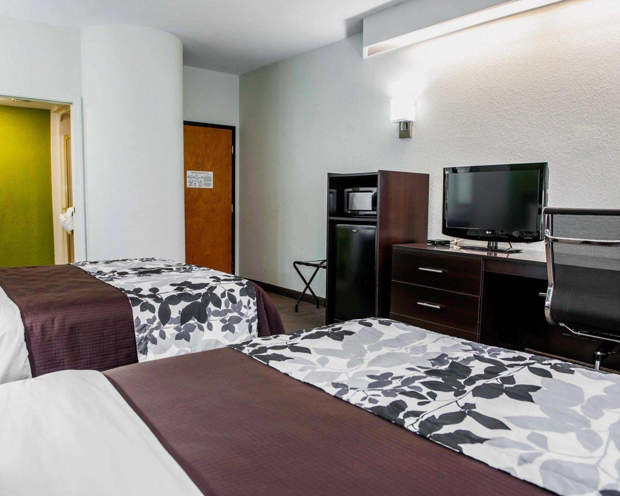 Sleep Inn & Suites Columbus Bagian luar foto